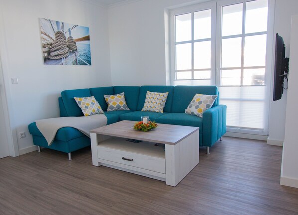 Smart-TV, Bücher, Stereoanlage