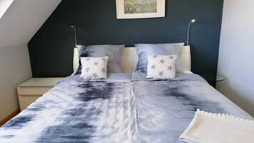 1 bedroom, iron/ironing board, travel cot, free WiFi