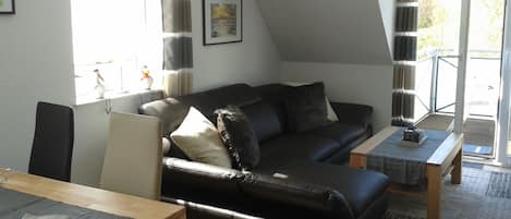TV, DVD player, books, stereo