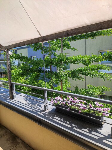 Spacious, bright, quiet room with balcony & TV