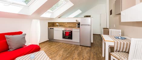 Private kitchen | Fridge, oven, stovetop, dishwasher