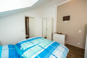 1 bedroom, iron/ironing board, WiFi, bed sheets - Modern apartment on the edge of the forest (Roßdorf)