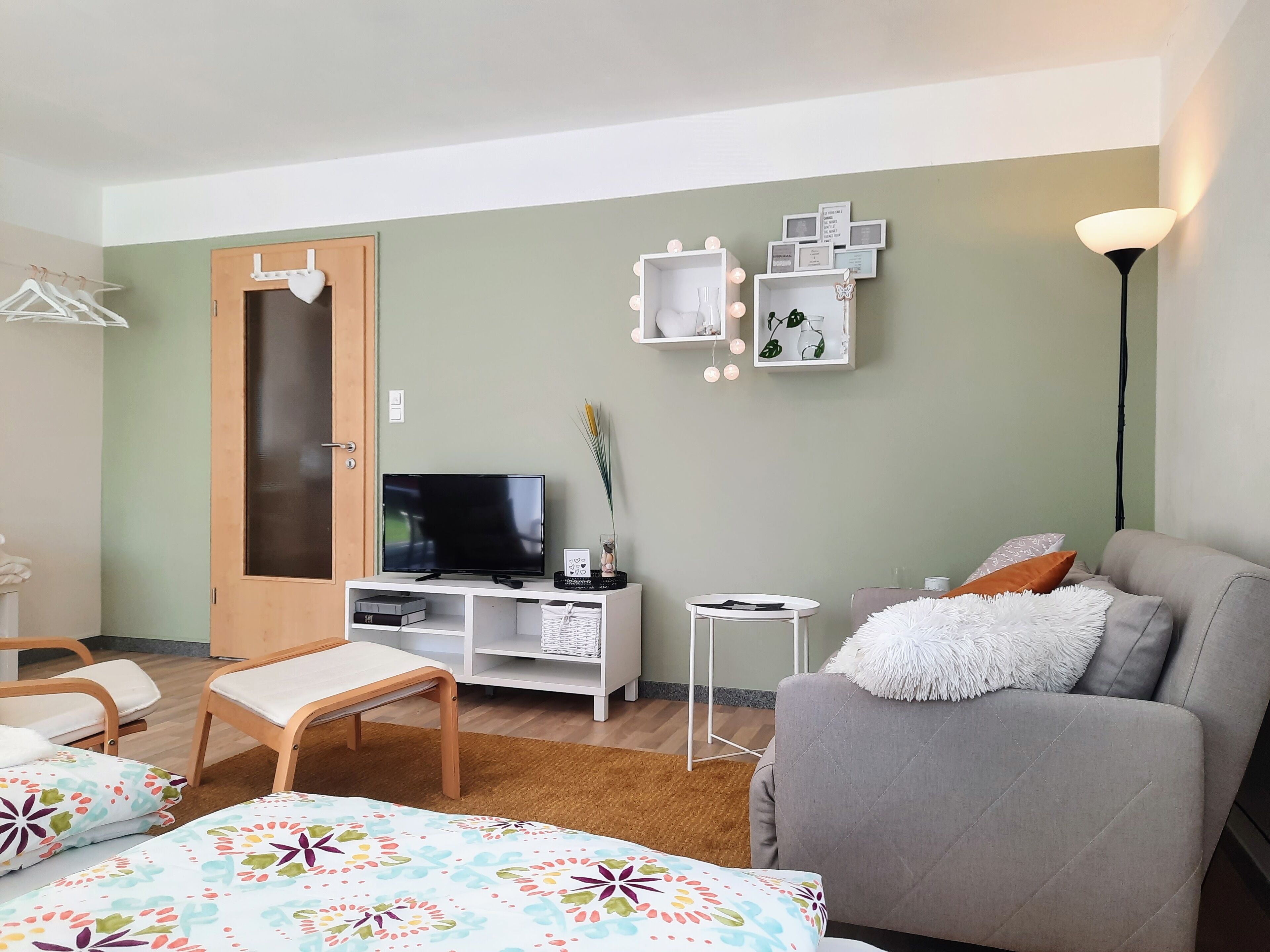 2 Schlafzimmer, Schreibtisch, Bügeleisen/Bügelbrett, Reisekinderbett