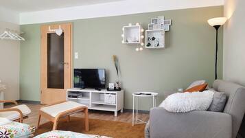 2 Schlafzimmer, Schreibtisch, Bügeleisen/Bügelbrett, Reisekinderbett