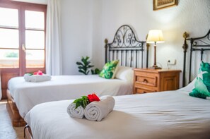 3 bedrooms, iron/ironing board, free WiFi, bed sheets