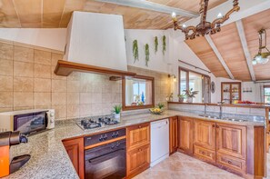 Fridge, microwave, oven, dishwasher - Rural finca in Mallorca Gomila with pool (Sa Pobla)