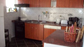 Réfrigérateur, four, plaque de cuisson, lave-vaisselle