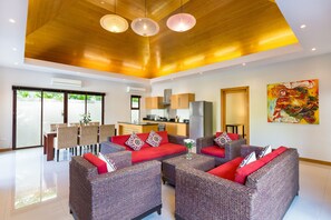 3 Bedrooms Villa | Sala de estar | TV LCD