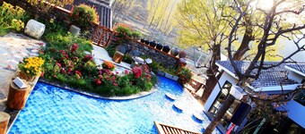 Carpenter's Rustic Courtyard-Great Wall