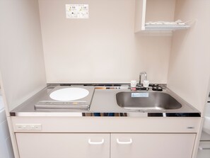Apartment Room 101 | Private kitchenette | Fridge, microwave, stovetop, coffee/tea maker - Aruko Residence Yakuin (Fukuoka)