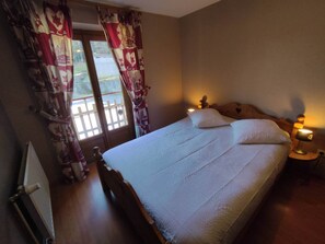 1 Schlafzimmer, Bügeleisen/Bügelbrett, Reisekinderbett, kostenloses WLAN