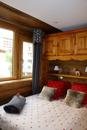 3 chambres, fer et planche à repasser, Wi-Fi gratuit, draps fournis