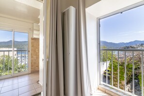 Interior - A quiet and cosy rental in the town centre with views over the sea (Propriano)