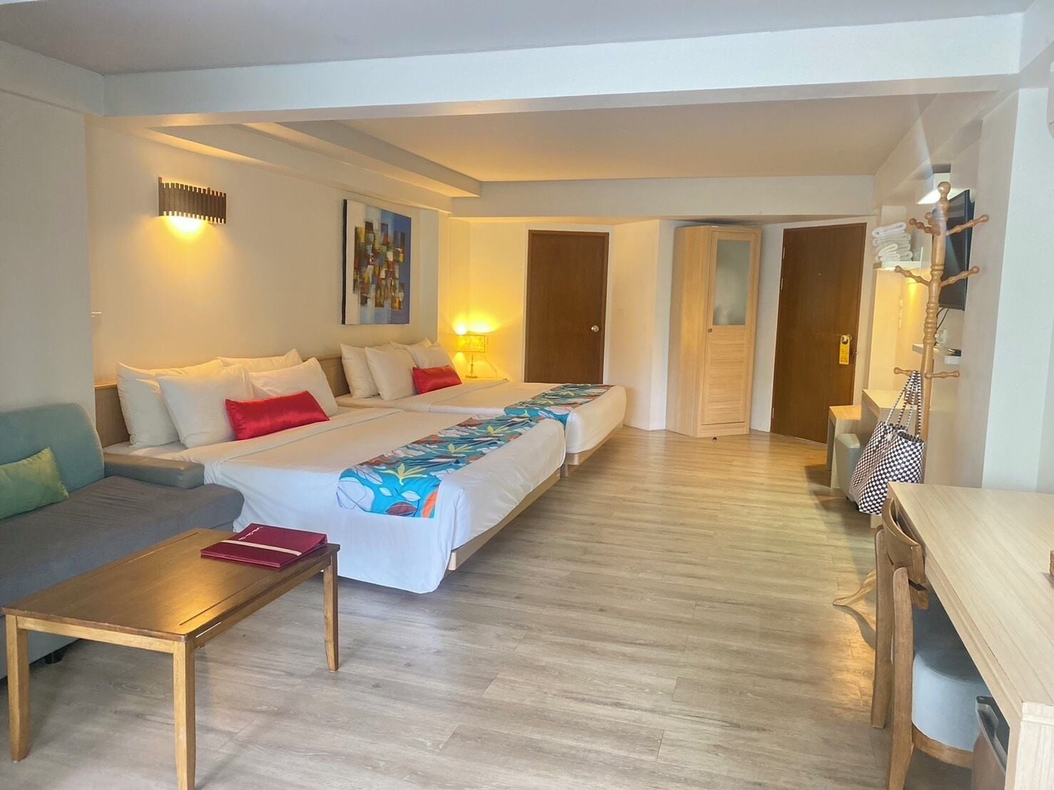 Family Suite | セーフティボックス (室内)、遮光カーテン、WiFi (無料)、ベッドシーツ