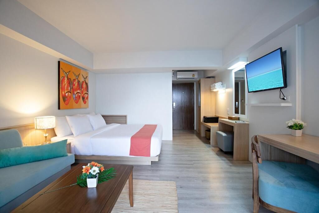 In-room safe, blackout curtains, free WiFi, bed sheets