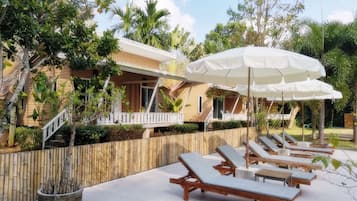 3 outdoor pools