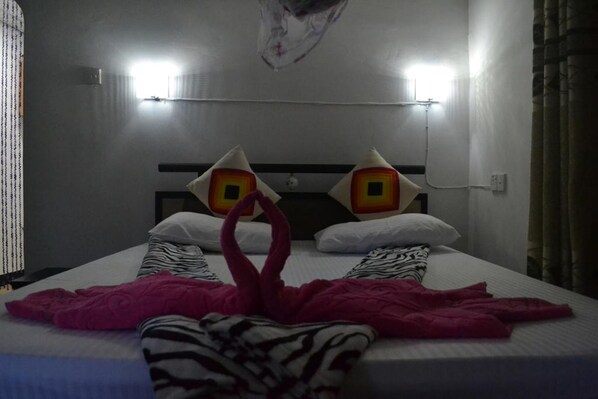 Soundproofing, rollaway beds, free WiFi - Pine Village Home Stay (Ella)