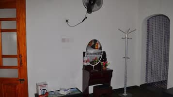๋ฐฉ์ ์ค๋น, ๊ฐ์ด ์นจ๋, ๋ฌด๋ฃ WiFi