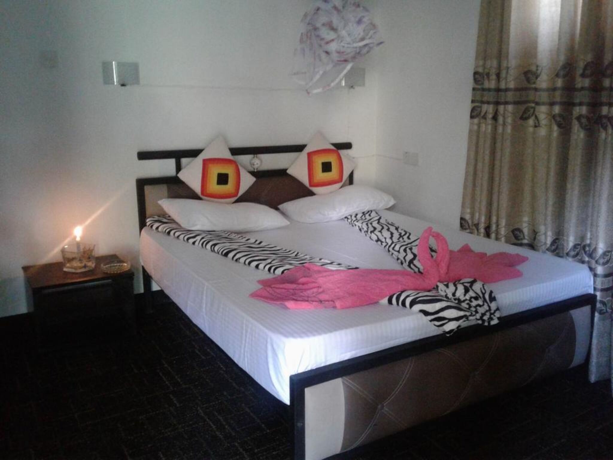 隔音、折叠床/加床（额外收费）、免费 WiFi