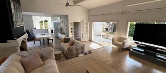 Storslått Komfortabel Villa Nimes