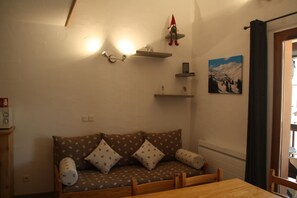 TV, books - Duplex 6/8 people 3 * in the center of Valmeinier 1800. Close to the slopes. (Valmeinier 1800)