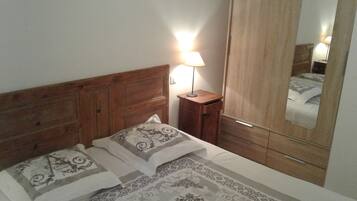 2 chambres, fer et planche Ă  repasser, Wi-Fi, draps fournis