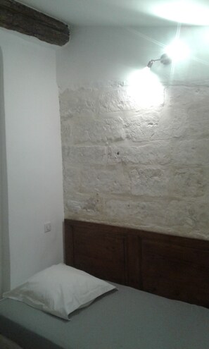 2 bedrooms, iron/ironing board, WiFi, bed sheets - Charming 2 bedroom apartment in the historic center of Avignon. (Avignon)