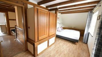 5 Schlafzimmer, Bügeleisen/Bügelbrett, kostenloses WLAN, Bettwäsche