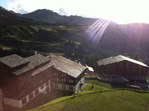 At the foot of the slopes, beautiful duplex, 2 bedrooms, sleeps 6, 7th floor, parking