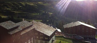 At the foot of the slopes, beautiful duplex, 2 bedrooms, sleeps 6, 7th floor, parking