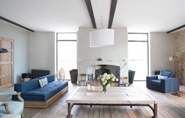 Televisión y futbolito 