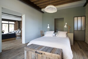 7 chambres, fer et planche à repasser, accès Internet, draps fournis