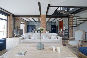 Télévision, baby-foot