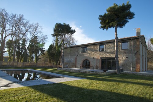 Beautiful house between vineyards and orchards 
