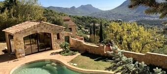 Ground floor, pool, pool house, close to the beach - sleeps 3 - Air-conditioned