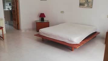 3 dormitorios, tabla de planchar con plancha, Internet y ropa de cama