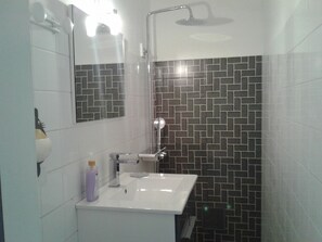 Secador de pelo, toallas