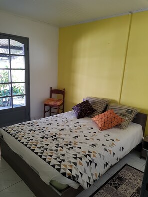 3 chambres, fer et planche à repasser, Wi-Fi, draps fournis