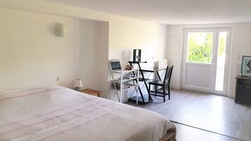 2 bedrooms, iron/ironing board, travel cot, free WiFi