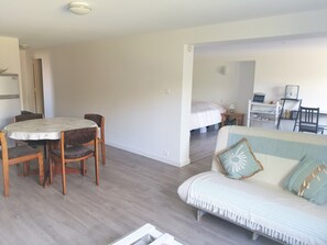 Interior - Studio for 2 to 4 people (Baziège)