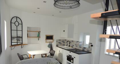 Studio indépendant, idéal pour hommes ou femmes d'affaire ou couples