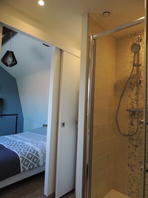 免费 WiFi、床单