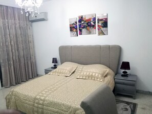 4 soverom, safe på rommet, strykejern/-brett og wi-fi