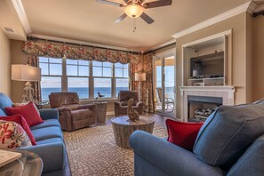 TV, fireplace, DVD player - 4 BR En Soleil Directly on Gulf, 14th floor unit with the best views!! (Panama City Beach)