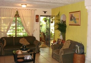 Tv, dvd-spelare och en stereo