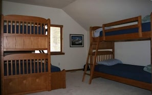 4 slaapkamers, een strijkplank/strijkijzer, wifi, beddengoed