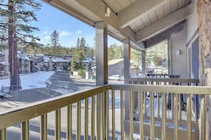 Property grounds - Chamonix 21: Walk To The Lifts at Canyon Lodge (Mammoth Lakes)