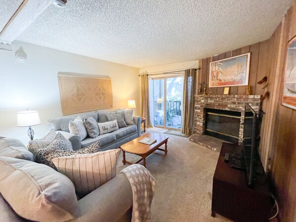 TV, fireplace, foosball, stereo