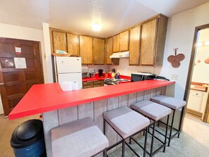 Fridge, microwave, stovetop, dishwasher