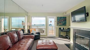 TV, fireplace